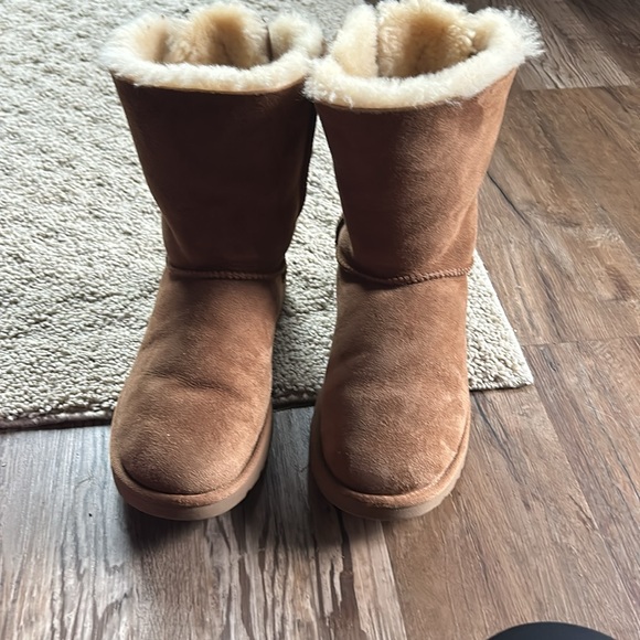 Bailey Bow UGGS - Picture 3 of 5